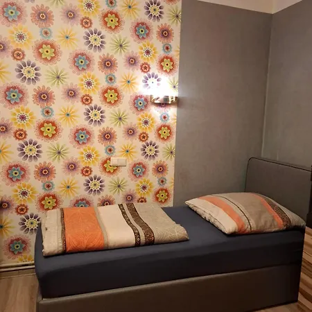 Privater Eingang Und Kostenlose Parkplatz דירה