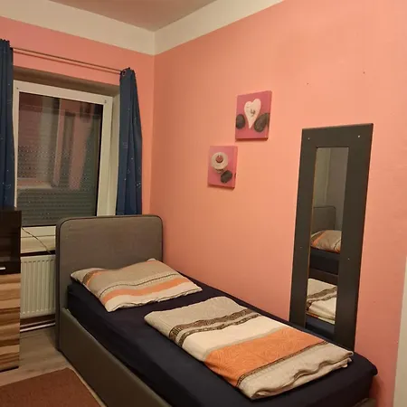 Privater Eingang Und Kostenlose Parkplatz דירה