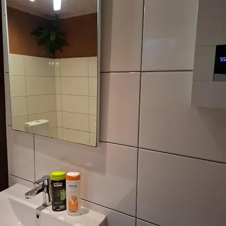 Privater Eingang Und Kostenlose Parkplatz דירה *