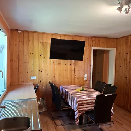 Privater Eingang Und Kostenlose Parkplatz דירה