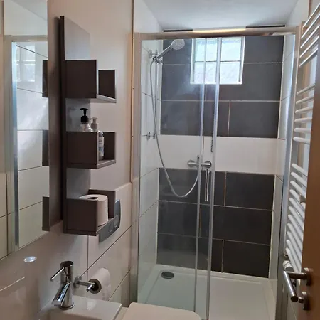 Privater Eingang Und Kostenlose Parkplatz