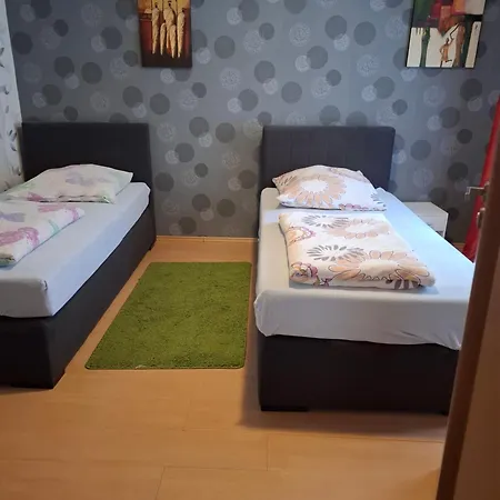 Privater Eingang Und Kostenlose Parkplatz דירה *