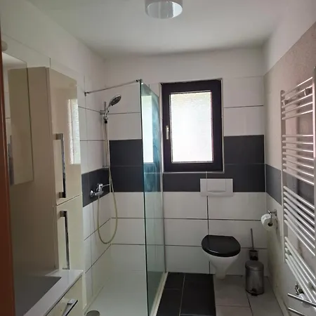 Privater Eingang Und Kostenlose Parkplatz דירה